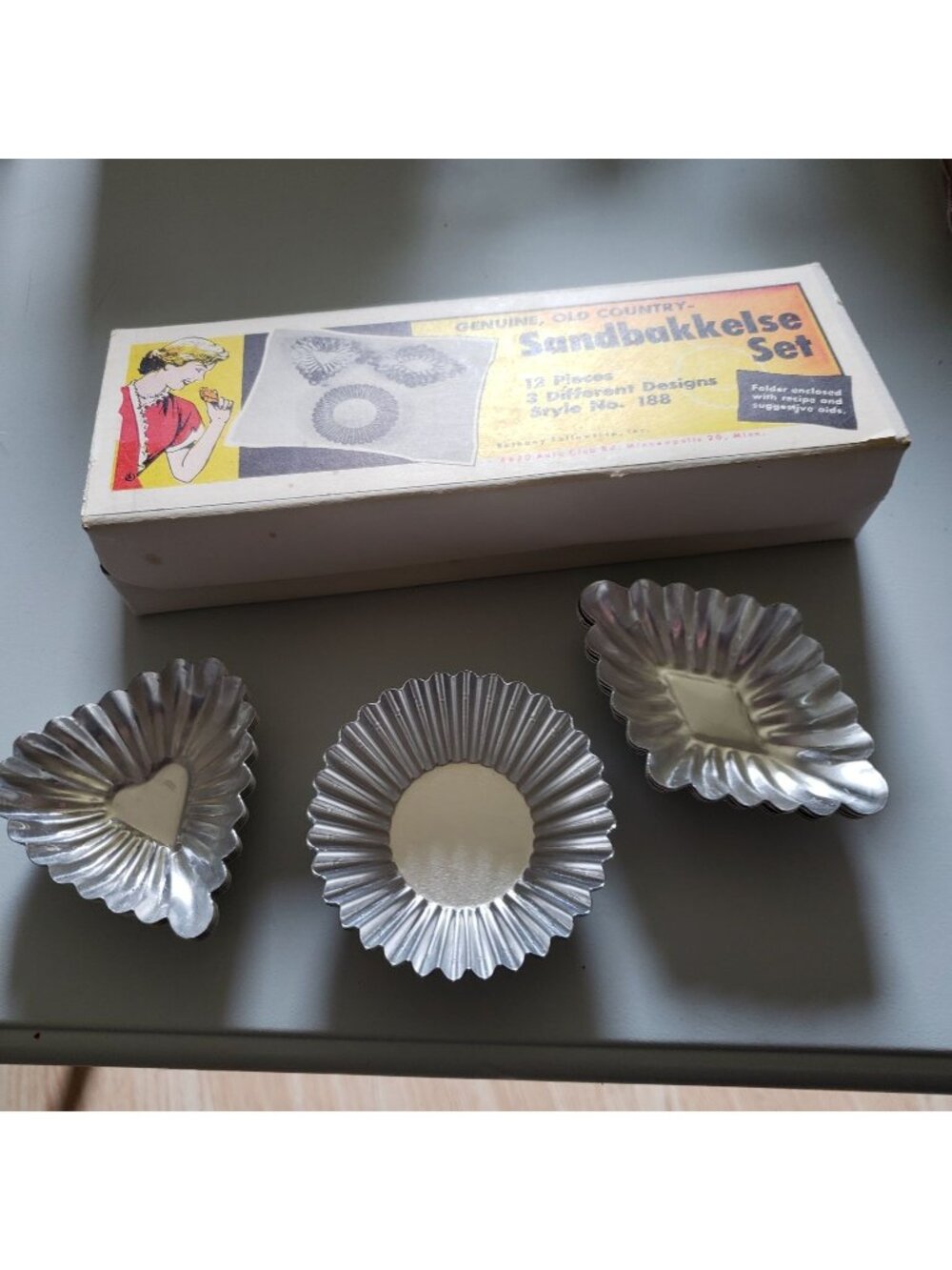 Vintage Sandbakkelse Tin Mold Set 12 Pc Original Box Recipe Card Norway